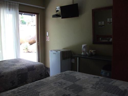 Postel nebo postele na pokoji v ubytování Meerkat Manor