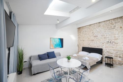 Ruang duduk di Hidden apartments in the city center