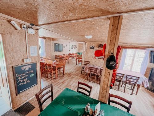 Gallery image of Karavan 3 v areálu Koupaliště Bystré v Orlických horách in Bystré