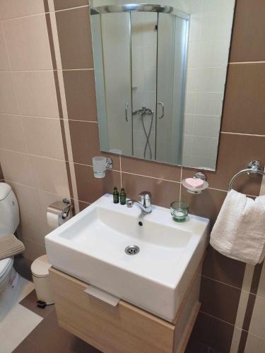 Et badeværelse på B&D Apartment