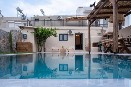 Πισίνα στο ή κοντά στο Villa Marianna stone