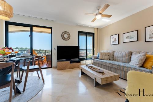 Tranquil 2 Bed 2 Bath Retreat, Pool, Parking