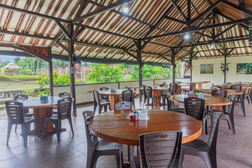 Restaurace v ubytování Green Orry Inn Tetebatu