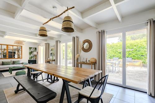 maison familiale à 2 pas du lac,avec spa, à la Gde Escoure-grives