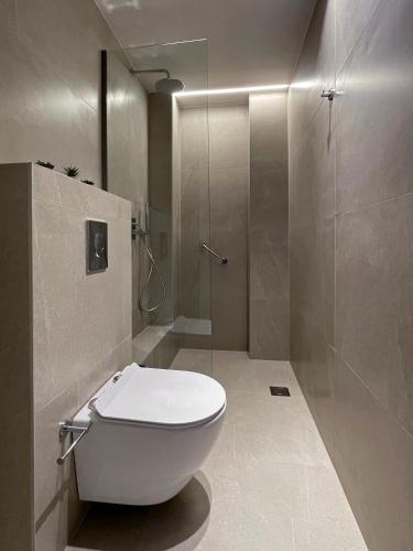 Ένα μπάνιο στο LOCAL SUITES - Nea Moudania Chalkidiki