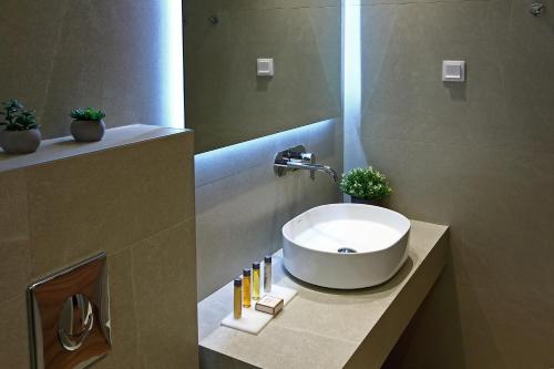 Ένα μπάνιο στο LOCAL SUITES - Nea Moudania Chalkidiki