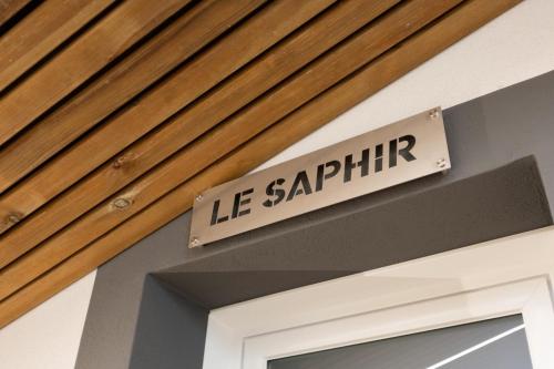Πιστοποιητικό, βραβείο, πινακίδα ή έγγραφο που προβάλλεται στο Studio le Saphir