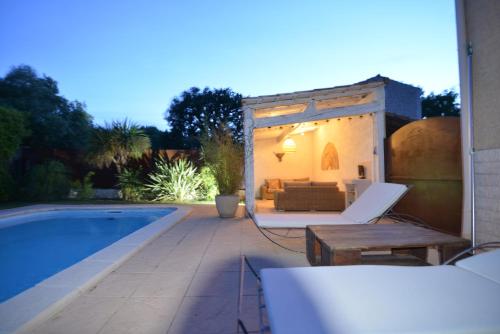 La Lézarde, chambre d'hôte, piscine, salle d'eau privatif, café ou thé offert le matin