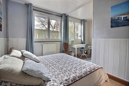 Ένα ή περισσότερα κρεβάτια σε δωμάτιο στο Annonce professionnelle. Maison idéalement située à 100 m de la plage, 3 chambres, 7 couchages max.