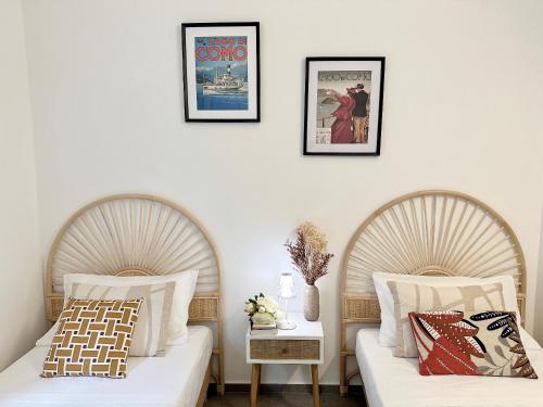 two beds sitting next to each other in a bedroom at Como Charme Apartment in Como