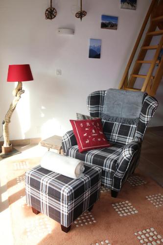 a chair and ottoman in a living room at Rodasia in Verbier