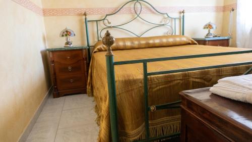 a bedroom with a bed and two night stands at La dimora di Annarè in SantʼEufemia Lamezia