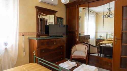 a bedroom with a bed and a dresser with a mirror at La dimora di Annarè in SantʼEufemia Lamezia