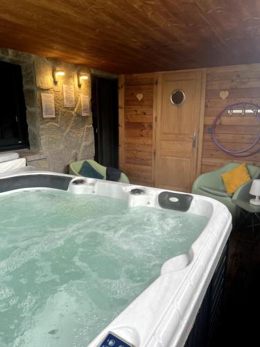Chalet de Luxe Spacieux -12 pers- Sauna & Jacuzzi