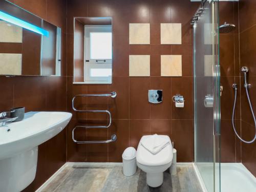 Vannituba majutusasutuses Unique & Spacious 2BR in Valletta Center by ArcoBnb
