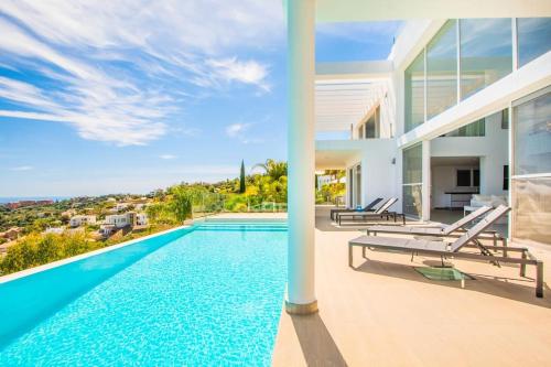 New Modern Villa Elviria, Mairena Pool BBQ&Views