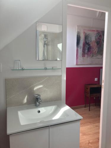 Ένα μπάνιο στο Chez Anne - Chambre avec salle de bain privative