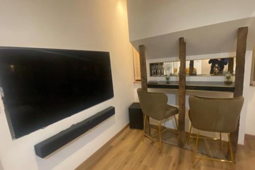 Μια τηλεόραση ή/και κέντρο ψυχαγωγίας στο 19A - The Seventh Heaven cocoon lover