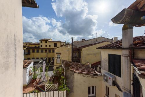 Una finestra sulle Cappelle Medicee by Mmega