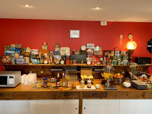 a room with a counter with food and a counter sidx sidx at Le National Sète Centre Gare,Ascenseur in Sète