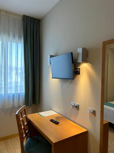 Μια τηλεόραση ή/και κέντρο ψυχαγωγίας στο Hostal Aralar