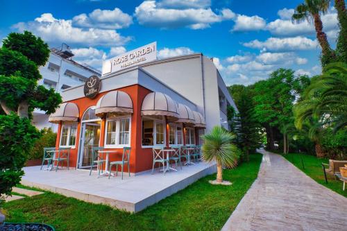 Het gebouw waarin het lovehotel zich bevindt