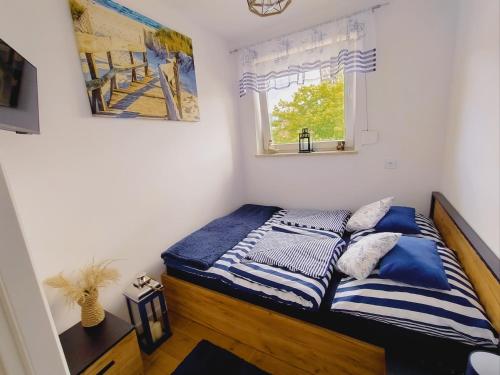 Ένα ή περισσότερα κρεβάτια σε δωμάτιο στο Apartament Nasza Przystań