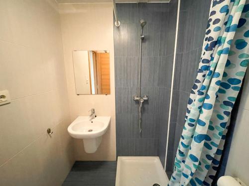 a bathroom with a sink and a toilet and a shower at Alojamientos Barreiros 3000 in Barreiros