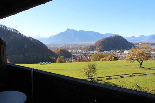 ホテルから撮影された、または一般的な山の景色