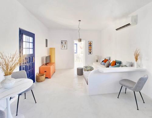 Karpimo North - Boutique Suite with Sunset View & Private Jacuzzi