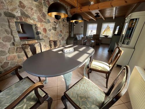 a dining room with a table and chairs at Fischerhus37 FeWo Kranichwiese in Polchow