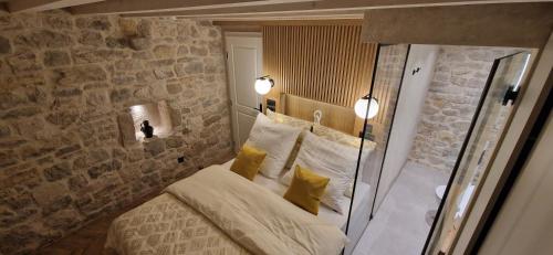 VIU2 Castle