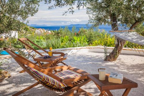 Ảnh trong thư viện ảnh của Holiday home Zlatni san - private heated pool ở Bol