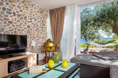 Holiday home Zlatni san - private heated pool