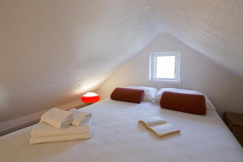 Postel nebo postele na pokoji v ubytování Holiday home Zlatni san - private heated pool