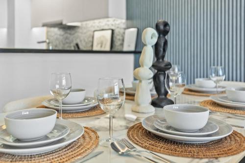Utensilios para hacer té y café en Luxury Stay with Burj Khalifa Views & Infinity Pool