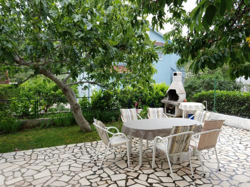 Afbeelding uit fotogalerij van Sunny paradise, 50 m from beach in Podglavica