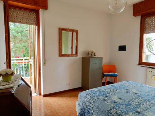 a bedroom with a bed and a dresser and a mirror at Casa Lucy in Bardolino