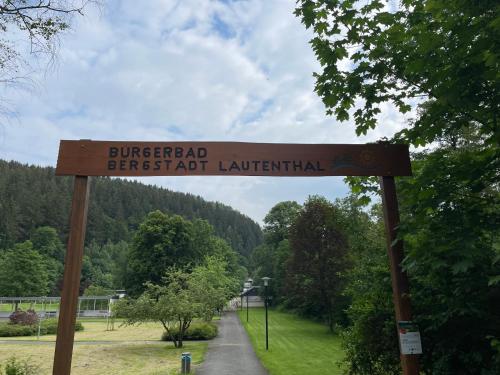 a sign for the entrance to the bichenosteenhibitedhibitedearchearchearch at Bergstadt Apartment Lautenthal ,Modern, Stylisch, Geräumig in Lautenthal