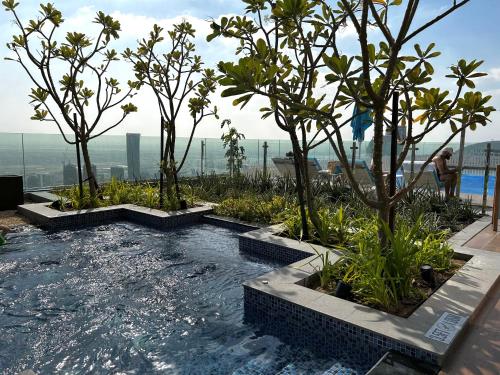 Piscina en o cerca de Luxury Stay with Burj Khalifa Views & Infinity Pool