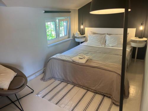 Posteľ alebo postele v izbe v ubytovaní Cosy Loft w Private Pool & Patio