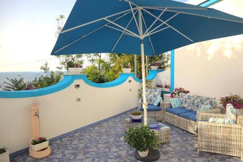 Foto dalla galleria di Santa Margherita Suite - CHIAIOLELLA a Procida