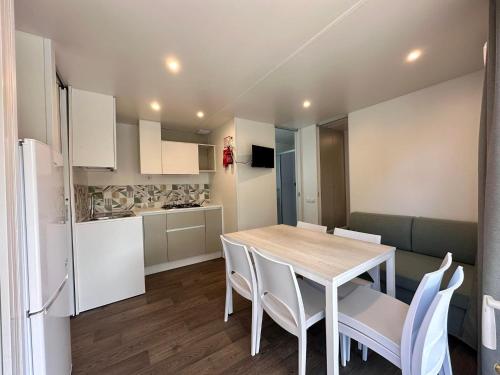 a kitchen and dining room with a table and chairs at Camping Village Mugello Verde in San Piero a Sieve