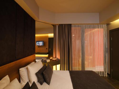 Ένα ή περισσότερα κρεβάτια σε δωμάτιο στο SennaCity Hotel