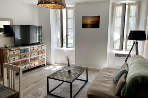 Photo de la galerie de l'établissement Cozy apartment located in the heart of the village, à Saint-Martin-de-Ré