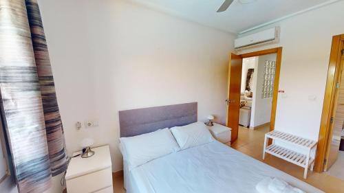 En eller flere senge i et værelse på Villa Chestnut - A Murcia Holiday Rentals Property