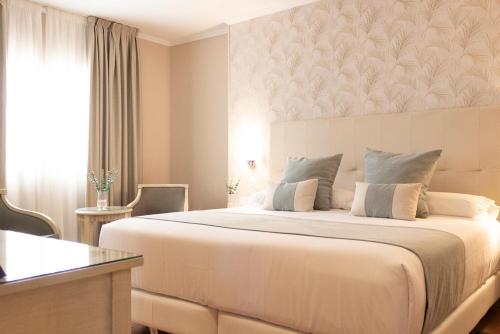 A bed or beds in a room at Alborán Algeciras