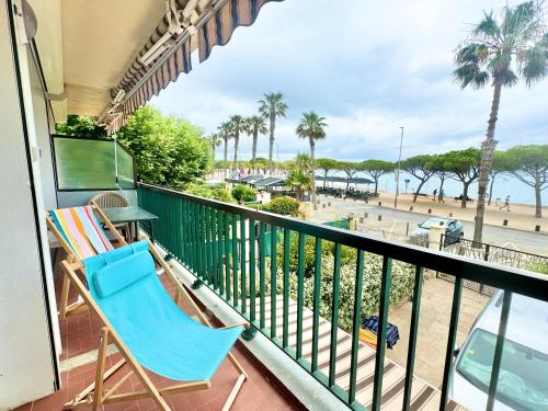 T2 BORD DE MER vue plages WIFI climatisé parking inclus