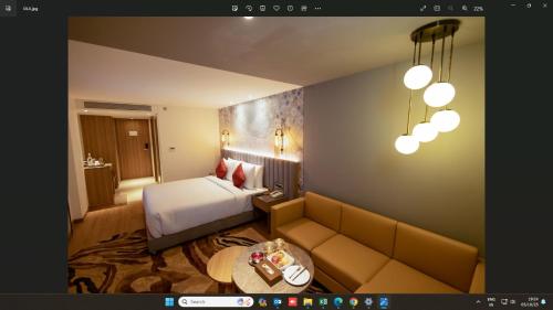 Postel nebo postele na pokoji v ubytování Golden Tulip Bhopal