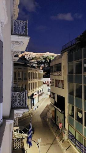 Elegant apartment under the Acropolis